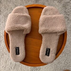 BAMBOO Plush Taupe Slippers